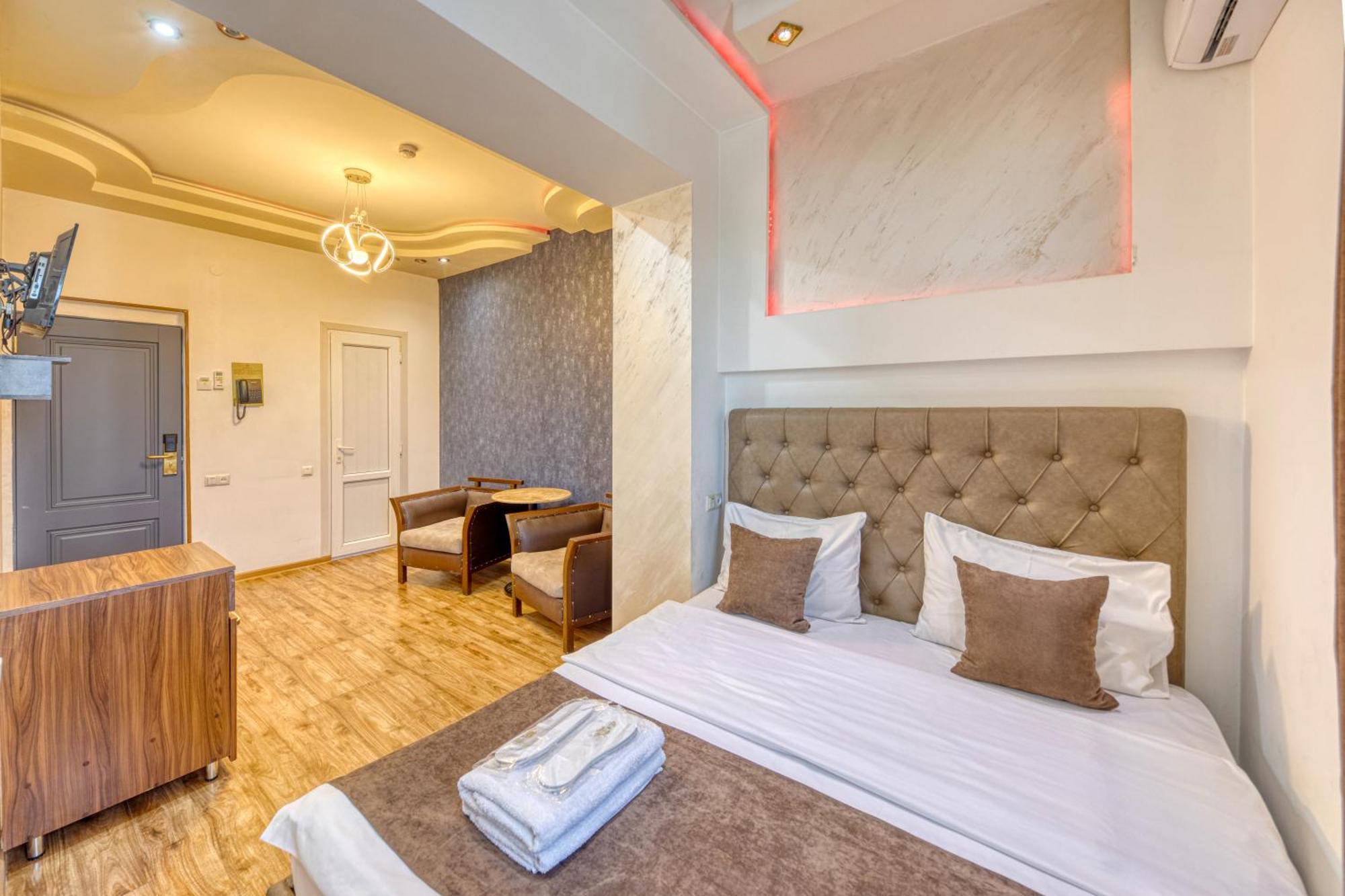 Aleppo Hotel Єреван Екстер'єр фото