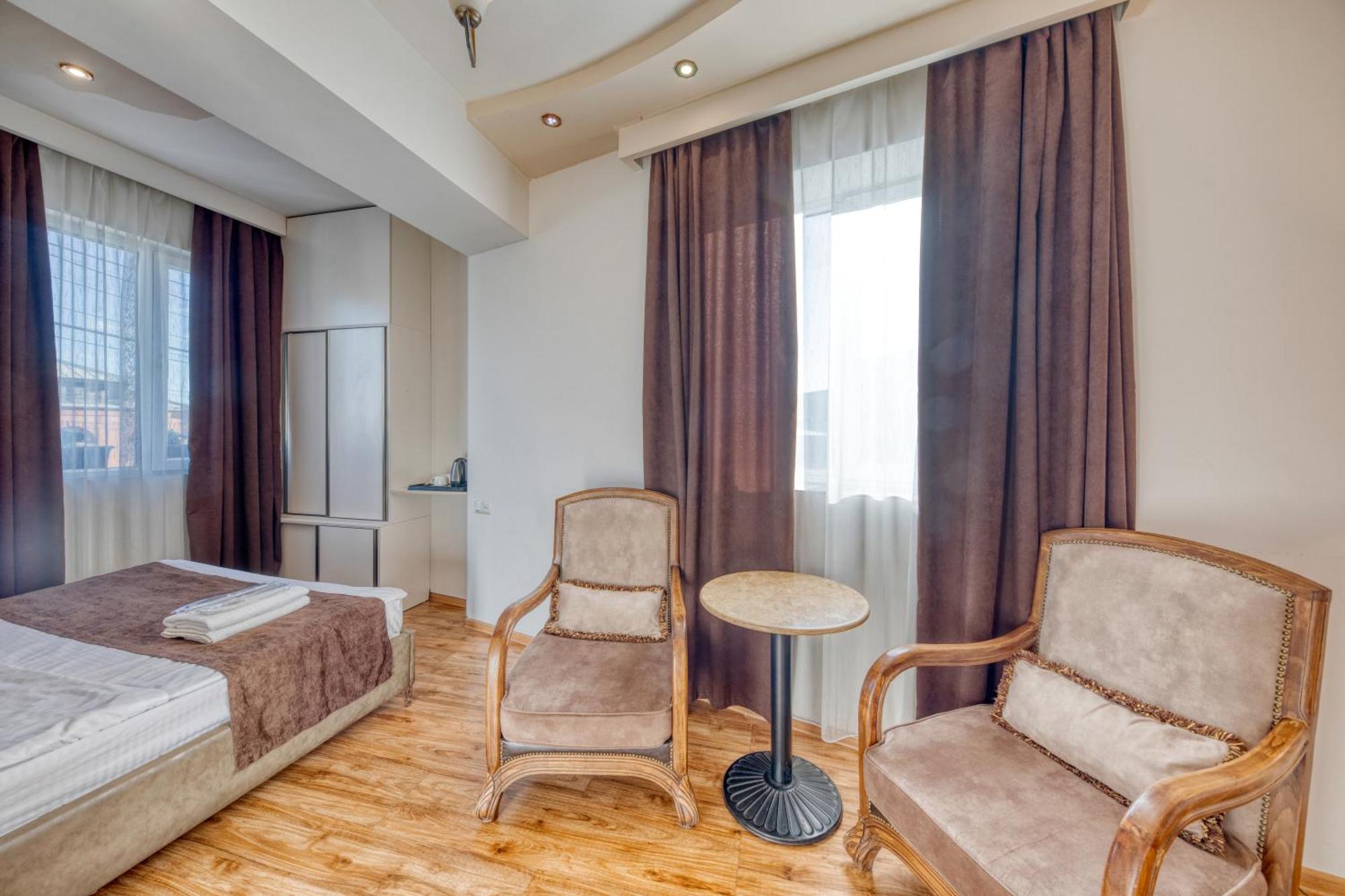 Aleppo Hotel Єреван Екстер'єр фото